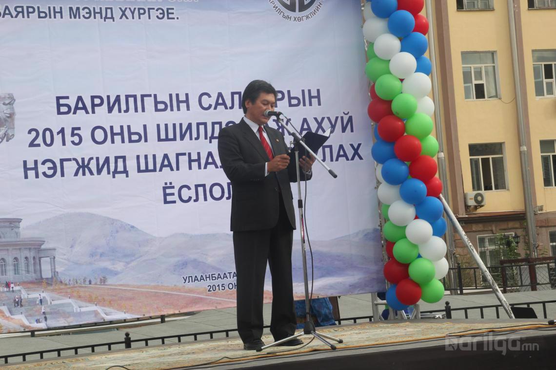 Барилгачдын баярын мэнд хүргэе